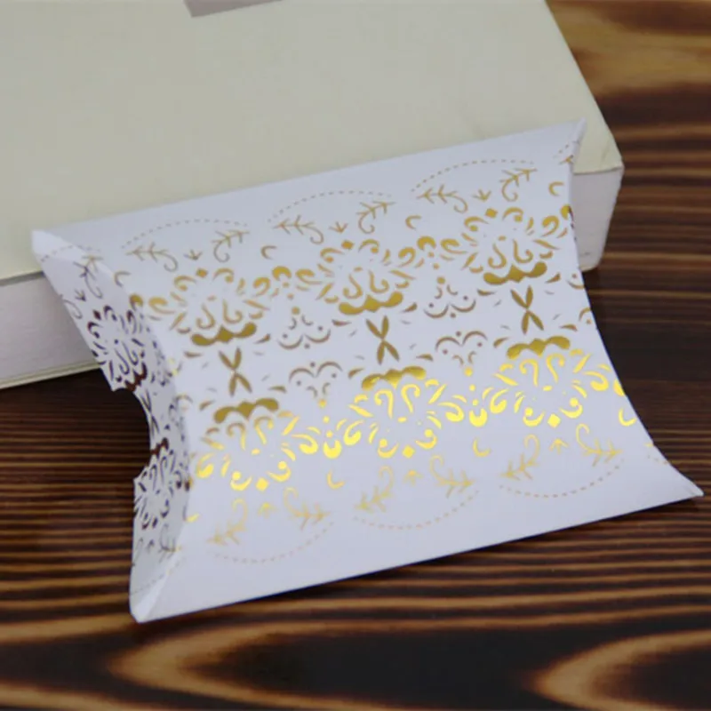 

20pcs Gold/Silver Bronzing Pattern Pillow Box Mini Candy Box Wedding Mariage Dragees Pillow Box Packaging for Guest Event Party