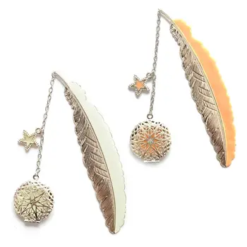 

Metal Luminous Feather Angel Wings Bookmark Retro Moon Bookmark Fluorescent Big Five Stars Time Gem Exquisite Small Bookmarks