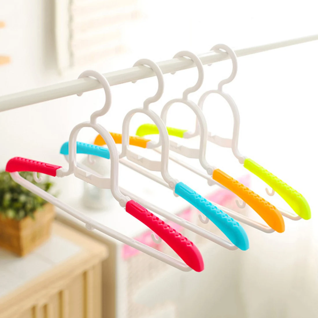 1pcs Foldable Anti Slip Clothes Hanger for Shirt/Dress/Babies Cloth