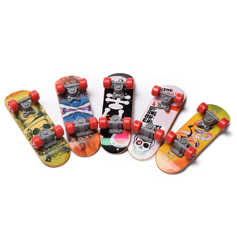 

1Pair Finger Skateboard Decoration parts Random colors for 1/10 RC Crawler Car SCX10 90046 RC4WD D90