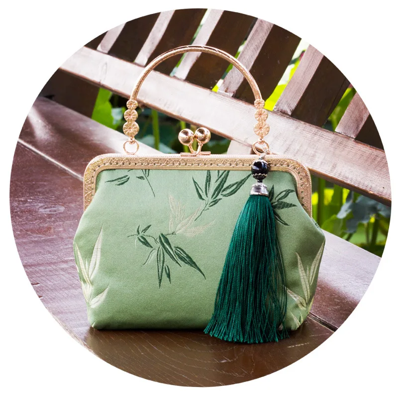 

2019 new cat lady bag female Chinese style silk single shoulder bag tassel diagonal portable female bag gold handbag