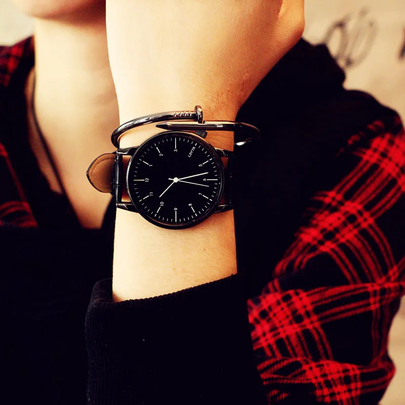 Beste Koreaanse versie van de retro lederen met waterdichte eenvoudige student horloge mode trend quartz mannelijke horloge vrouwelijke tafel paar een p