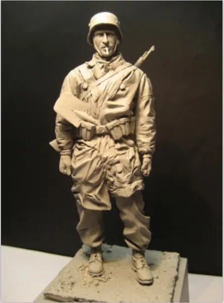 

1/16 Scale German Smoking Stance Miniatures World War II Unpainted Resin Model Kit Figure Free Shipping