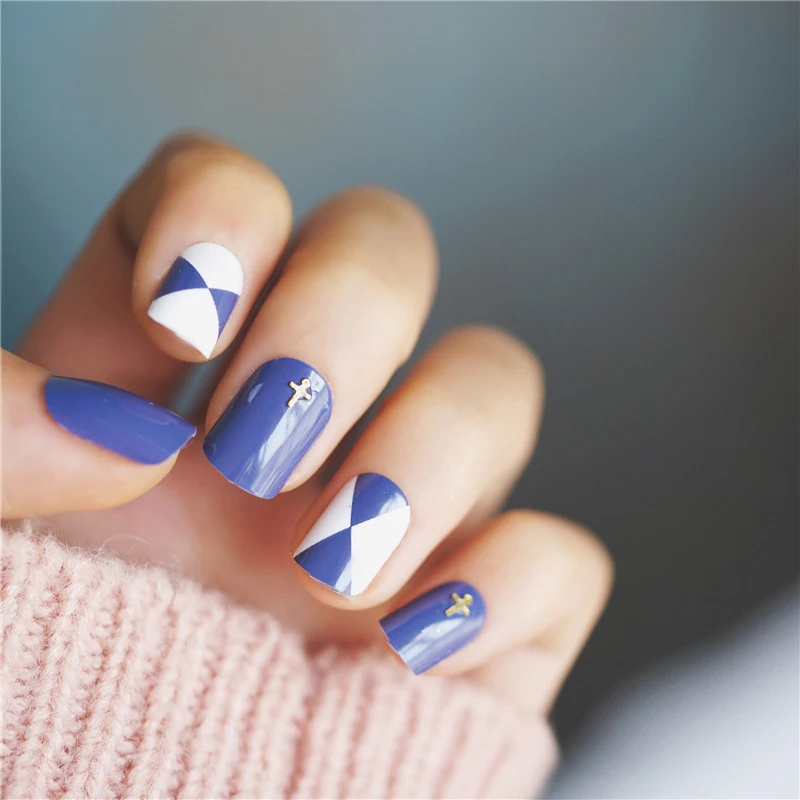 24pcs/Set Summer Blue White False Nails Short Design Geometric Triangle