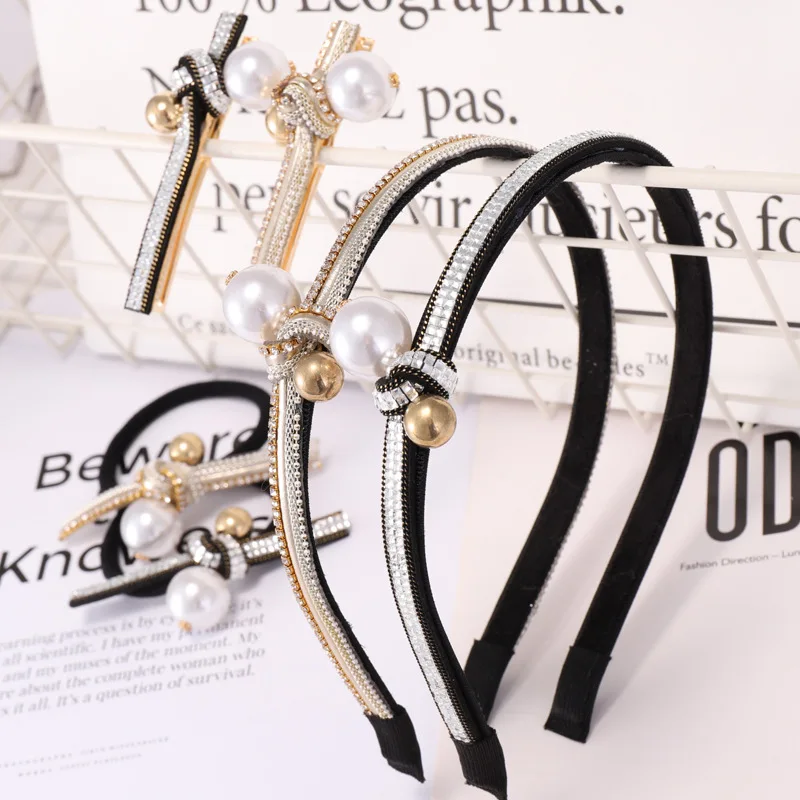 

Pearl and Diamond Headband Top Knot Hair Band Bow Hair Clips for Women with Crystal Rhinestone Hair Accessories Hairband Elastic