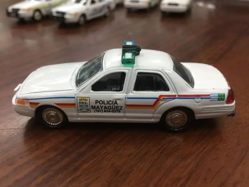 Премиум литой металлический сплав 1: 64 Crown Victoria 2002 Ford Crown Victoria модель полицейской машины игрушка - Цвет: 911