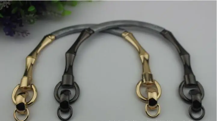com segurando a alça ligação fivela decorativo accessori