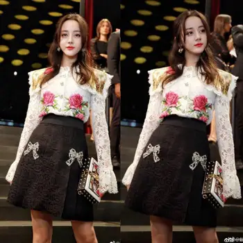 

Fashion Sets female summer Korean OL temperament lace embroidery shirt + Slim sequined beading skirts two pieces suits wq2125
