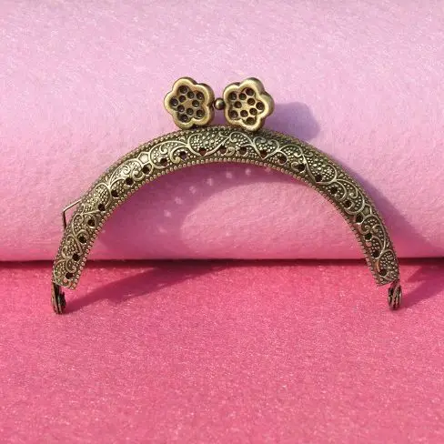 

20 PCS Antique Bronze Tone Flower Metal Frame Kiss Clasp Lock Handle Purse Bag Flower Bag Parts & Accessories 8.5x6cm