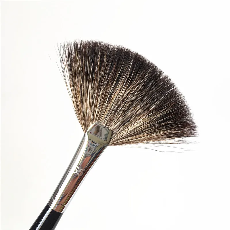 

bdbeauty PRO Fan Brush #65 - Perfect Powder Bronzer illuminator Finish/Sweep Brushes - Beauty Makeup Blender Tool
