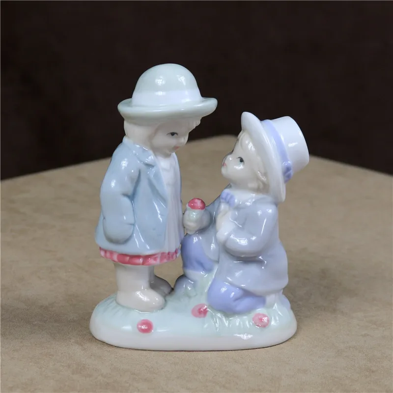 

Reminiscent Ceramics Marriage Proposal Lovers Sculpture Porcelain Girlfriend Statue Boyfriend Figure Decor Gift Craft Ornament