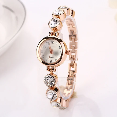 

Women's Golden Alloy Analog Quartz Rhinestones Casual Bracelet Wrist Watch 8HS1