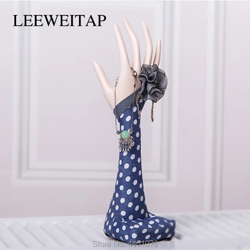 

European-style princess model jewelry rack earrings rings necklace bracelet bracelet display rack for family and friends birthd