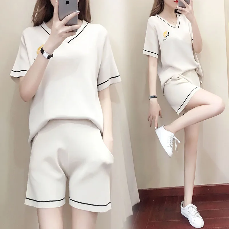 

2019 Summer Knitted Two Piece Set Top and Pant Women Knit Rayon Embroidery Short Sleeve Pullover Top+Pocket High Waist Short Set