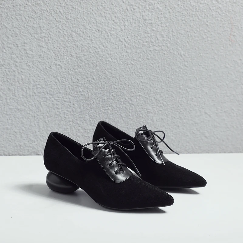Модные женские туфли-лодочки; классические замшевые модельные туфли с острым носком на необычном каблуке со шнуровкой; женские туфли для свадебной вечеринки и офиса;