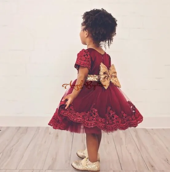 Милое кружевное фатиновое платье с цветочным рисунком для девочек до колена цвета бургунди детское платье для вечеринки с золотыми блестками и бантом