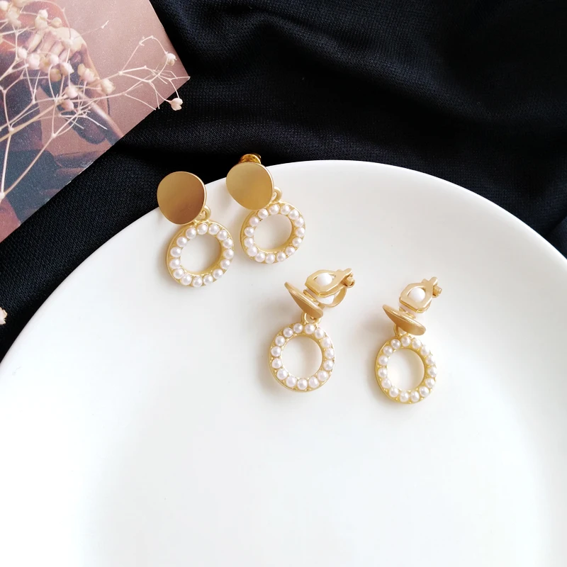 

Free Shipping Cute Round Pearl Sweet Earring