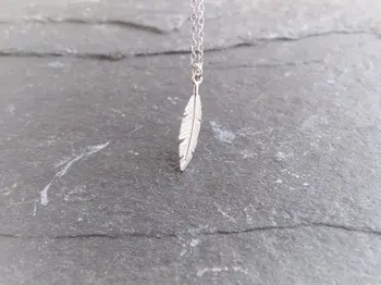 

Long Indian Boho Bird Feather Necklace Simple Minimalist Nature Tree Vine Olive Pot Fallen Leaf Charm Chain Necklaces
