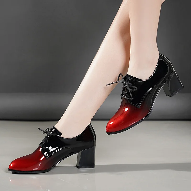 

2019 spring and autumn new women's shoes leather thick heel and deep mouth fashion trend patent leather size37--42 Yasilaiya