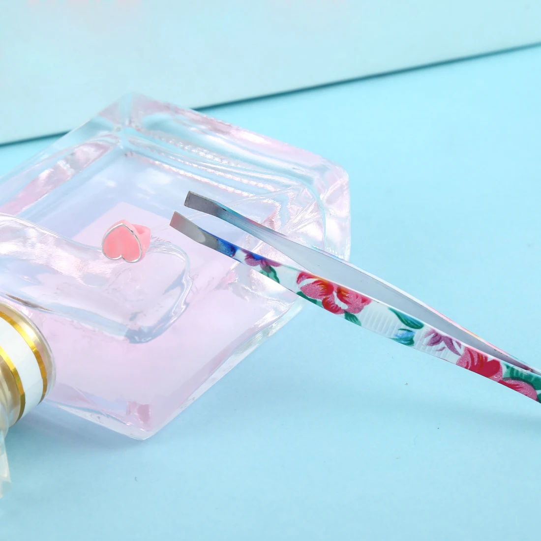 

Eye Brow Trimmer Eyelash Clip Cosmetic Tool 1PCS Safe and Sharp Flower Stainless Steel Eyebrow Tweezers Face Hair Removal