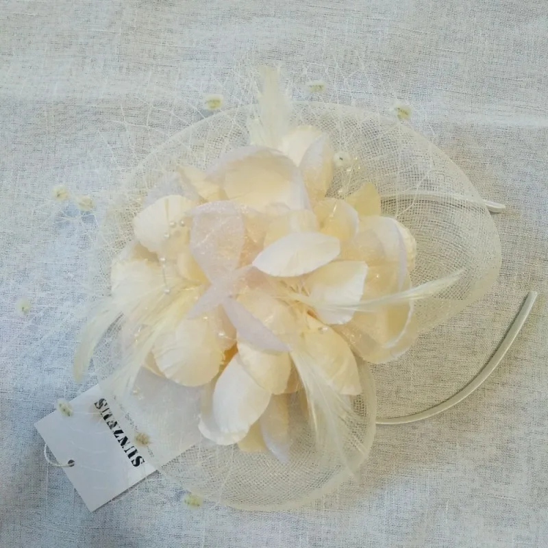 Красивые вуалетки Свадебные вечерние аксессуары для волос Новое поступление перо Сеть Цветок Свадебные шляпы SQN033