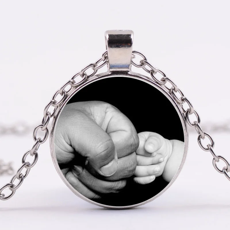 

2018/Hot selling father and son hand patterned glass necklace for father's day gift clothing accessories pendant necklace.