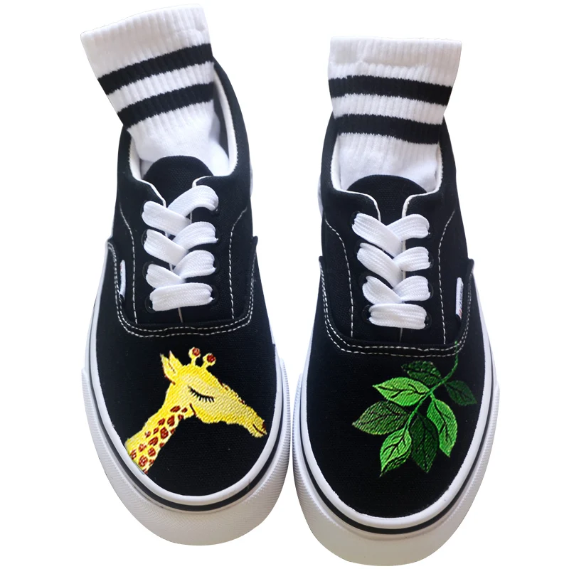 

Harajuku Flat Bottom Low Help Hand-painted Super Cute Giraffe Han Ulzzang Japanese Art Canvas Casual Shoes Women