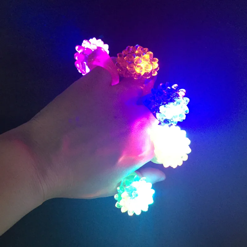 

2018 Led Wedding Favors Dress 30pcs/lot Strawberry Light Up Flashing Ring Elastic Finger Party Blinking Soft Lights,party Gift