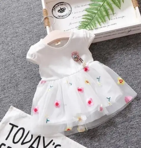 Летнее платье для маленьких девочек; Новинка г.; милые платья с цветочной вышивкой для малышей; повседневное Сетчатое платье высокого качества для новорожденных - Цвет: Белый