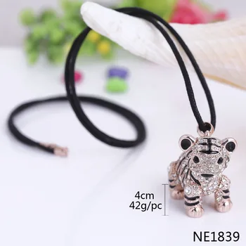 

Hight Quality Cheaper 3D Animal Tiger Shaped Necklace Rose Gold Color White Rhinestone Black Enamel Necklace