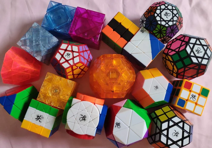 

Dayan Gem Cube I II III IV V VI VII VIII Transparent Red Stickless Dayan 16-axis Shuang Fei Yan Cube//12- axis Bi yI Niao Cube