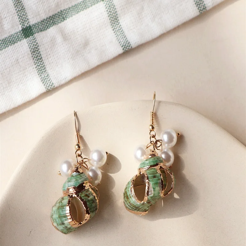

Trendy Irregular Shell Pearl Hanging Earrings For Women Boho Conch Metal Green Geometric Earrings Fashion Bohemian Jewelry Gift