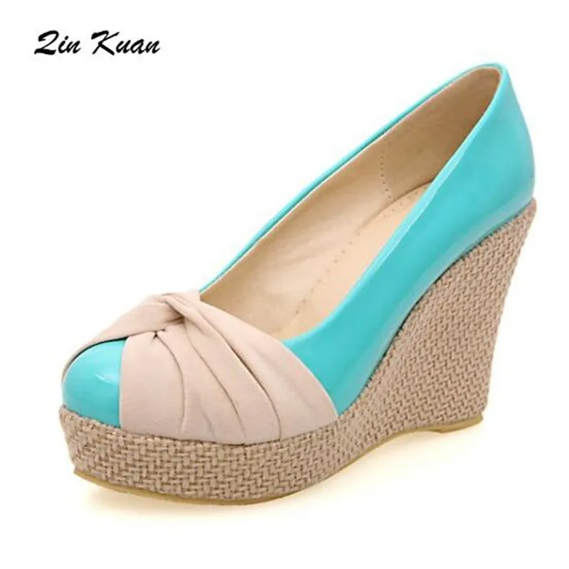 round toe wedge pumps