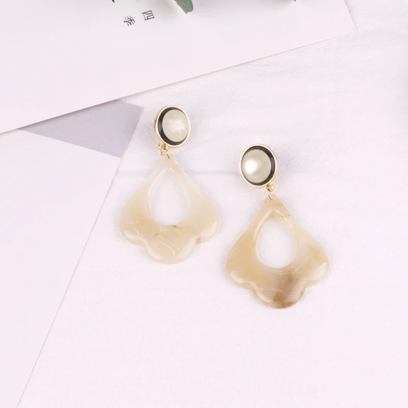 YUQINQIN Trendy Drop Earrings for Women Acrylic Earrings Female Big Long Flower Dangling Fashion Elegant Resin Wedding Earring (7)