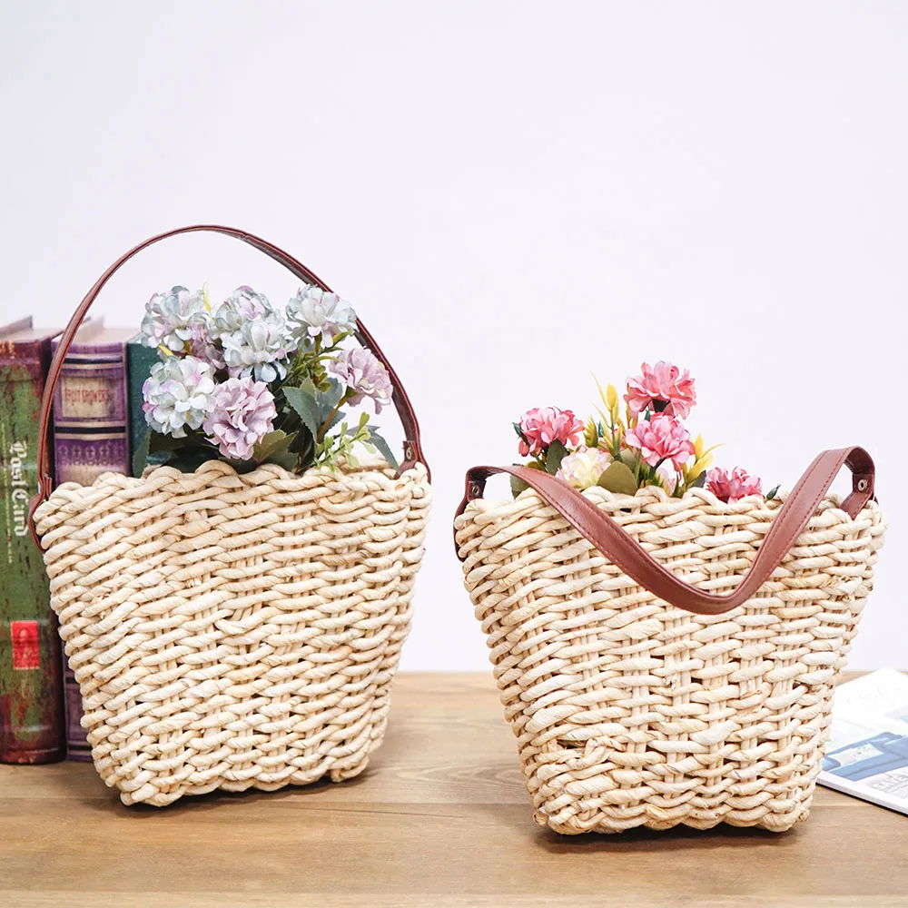 

Battilo PU Handles Handmade Cornkin Basket Photography Props Creative Storage Decorative Wall Basket, 1 Piece