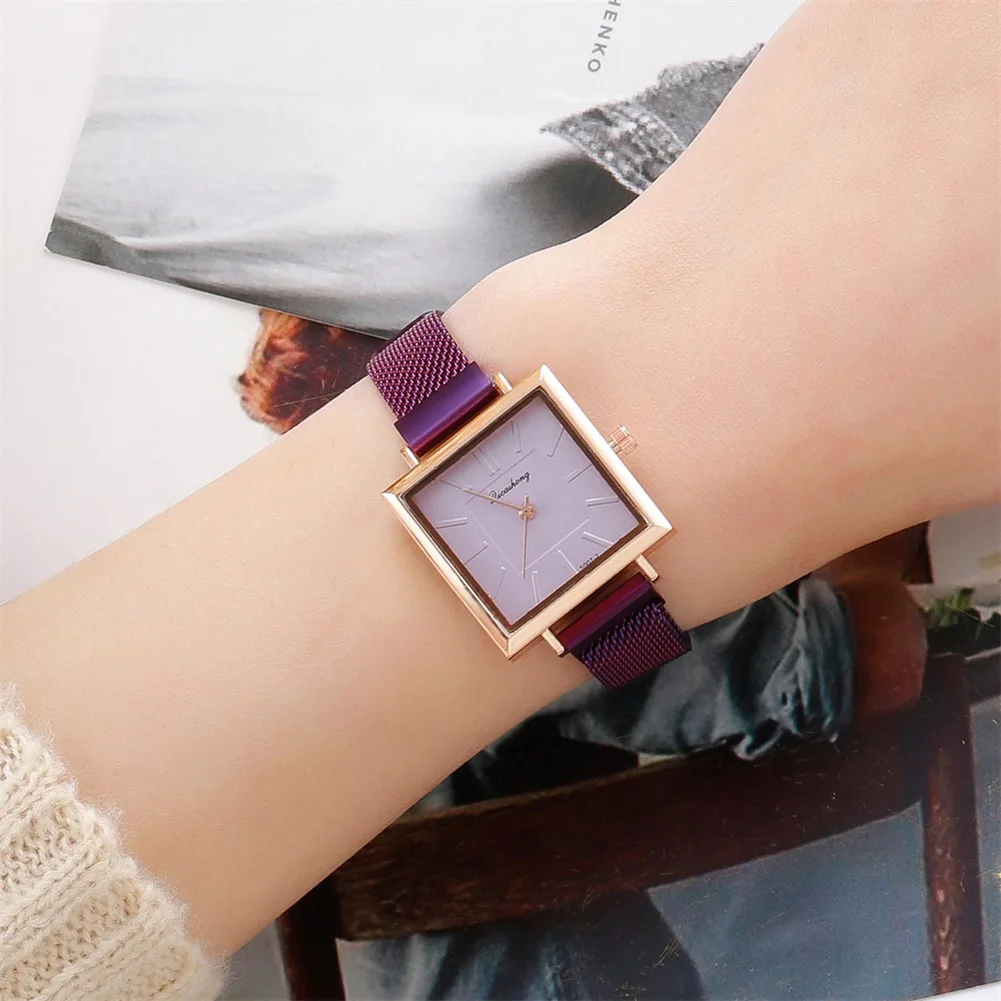 

Women Classic Analog Quartz Watch Square Case with Simple Alloy Strap KQS8