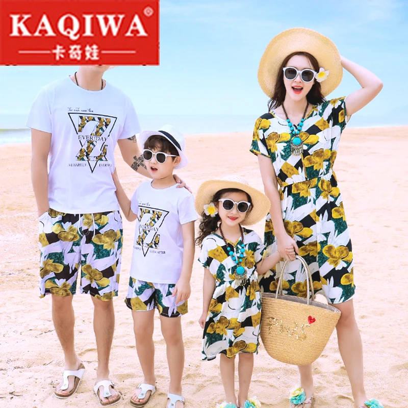 

2019 Summer wear children wear beach vacation short sleeve mother and daughter dress couples wear a family of three sets Shorts