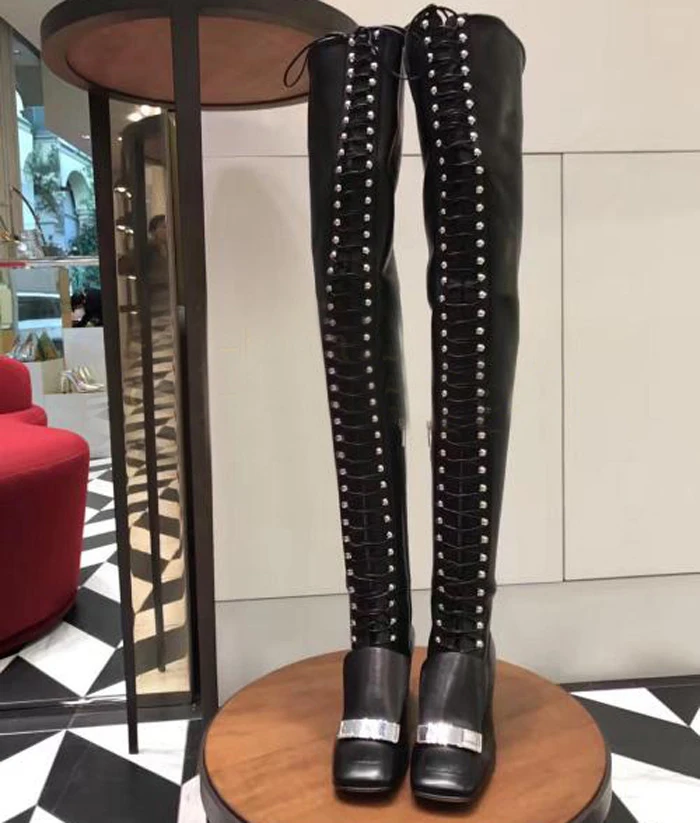 Beige En Bottes Mode Carré Étrange Beige Prova Le Rivet Med Bout noir Décoration Perfetto Talon Conception Noir Sur Métal Femmes Genou W4g1Twvq