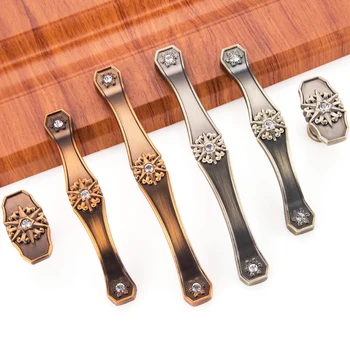 Simple High Grade Diamond Wardrobe Drawer Handle and Handles Cabinet Kitchen Handle with Carved Flower Crystal Furniture Pulls