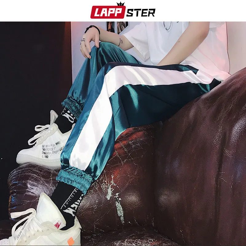 LAPPSTER الشارع الشهير الحرير ركض السراويل الرجال 2019 رجل الهيب هوب الجانب مخطط Sweatpants الذكور الكورية الشارع نمط السراويل الترنك XL