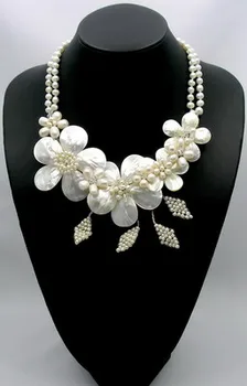 

NEW Natural Mother of Pearl/MOP Shell Pearl Flower Leaf Necklace