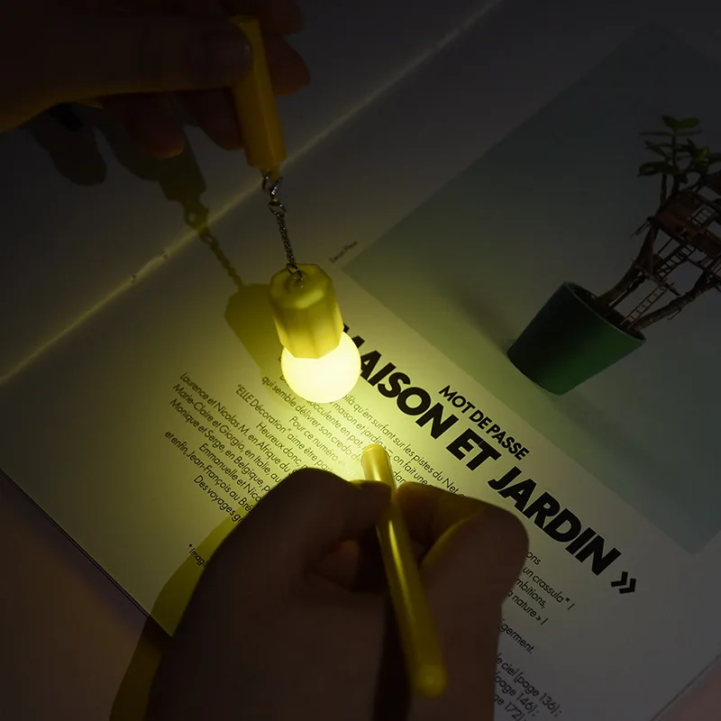 Новая креативная лампочка светоизлучающая нейтральная ручка маленькая свежая висячая ручка, подпись ручка Канцелярия для учеников