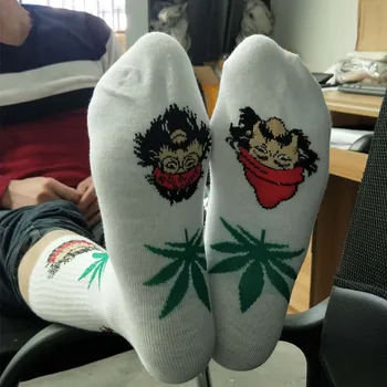 

New Winter Autumn Cotton Harajuku Skateboard Hip Hop Maple Leaf buccaneer Men Socks Women's Street Funny Socks Christmas
