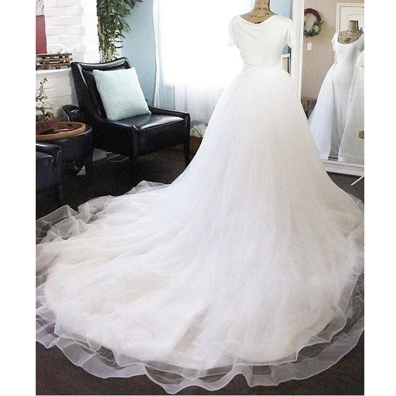

Gorgeous Lush Tulle Wrap Skirts For Bridal Very Long Half Tulle Skirt Women Female Bottom 2018 Saias Custom Made Overskirt