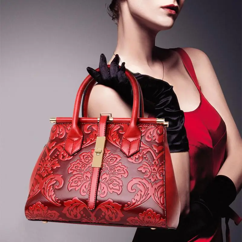 реклама сумочек. реклама сумок. модные брендовые сумки. реклама сумок. девушка с сумочкой.