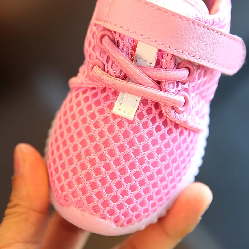 Повседневная детская обувь Обувь для младенцев Детские товары хлопковые дышащие удобные для маленьких мальчиков девичьи туфли освещенные белый черный розовый