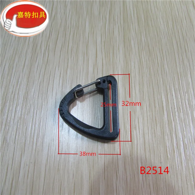 DUAL CARABINER PLASTIC