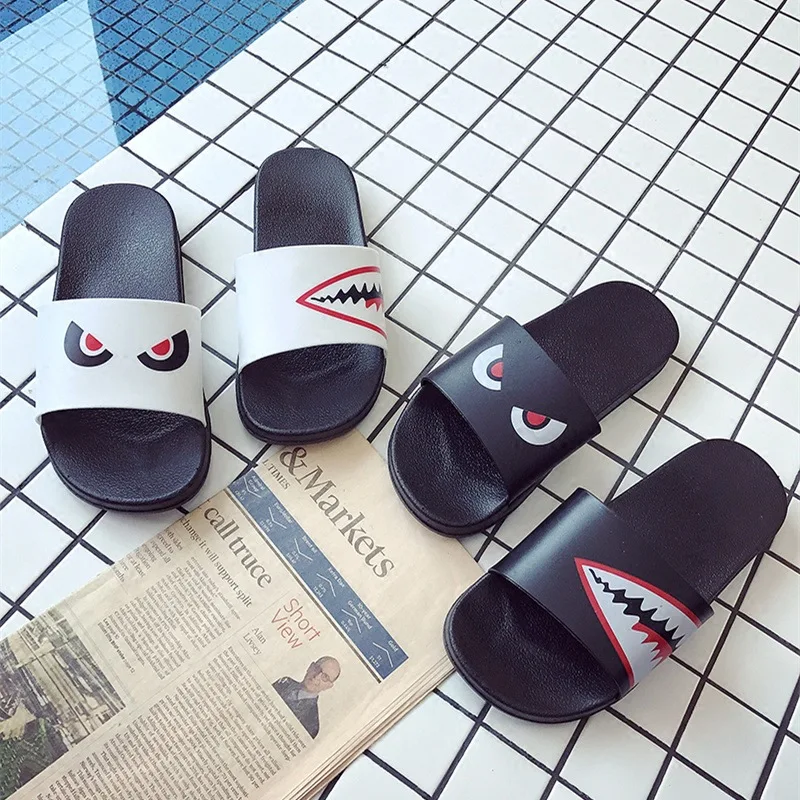

Badslippers Shoes Woman Indoor Slippers Zapatos De Mujer Cartoon Shark Shoes Beach Flip Flops Bathroom Home Slippers S1648