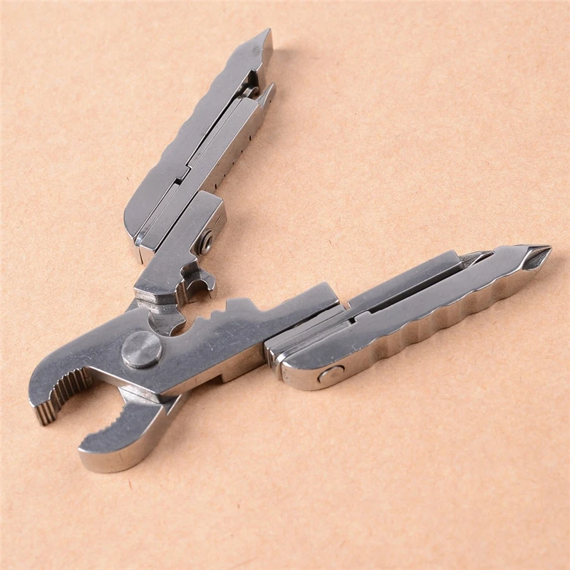 Multi Function Tool Keychain Tool Swiss EDC Tech Portable Pocket Mini 15 In 1 Folding Pliers Screwdriver Combination Kit Outdoor Multifunction Tool Gear 1PC