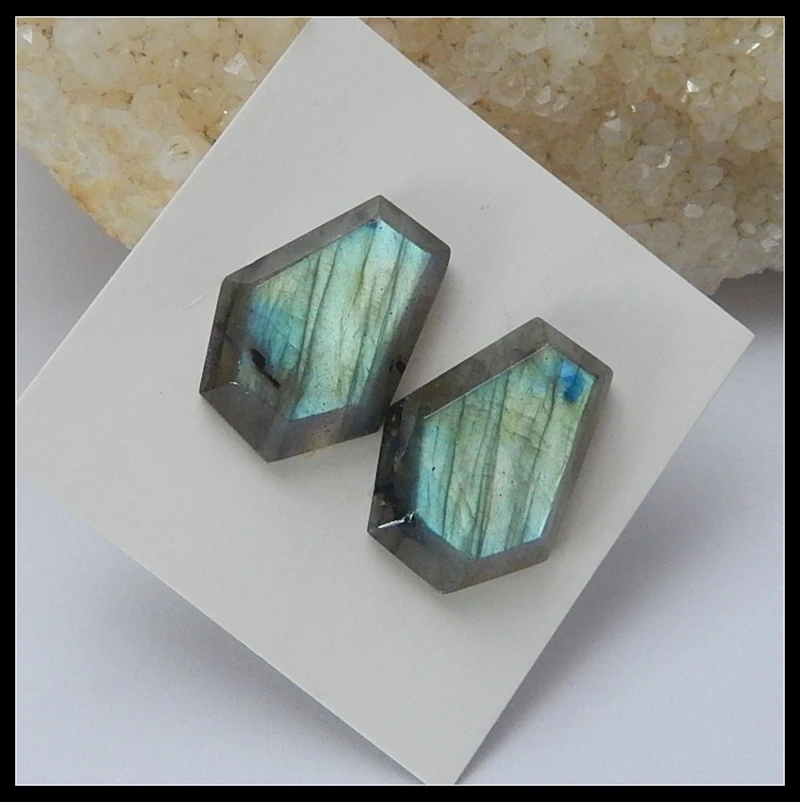 

Wholesale 1Pairs Natural Stone Flashy Labradorite Cabochon Pairs 20x15x6mm 6g Beauty DIY Jewelry Accessories